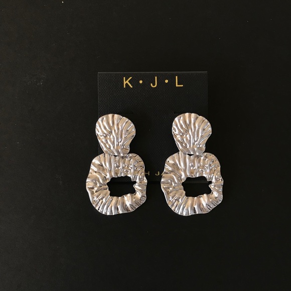 NEW KENNETH JAY LANE RIPPLE SILVERTONE EARRINGS